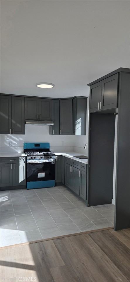 1428 E 54th St #2 - Photo 2 of 12