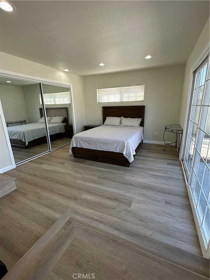 2207 W 78th St - Photo 4 of 5