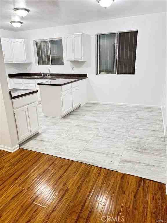 822 East 87th Place - Photo 4 of 25