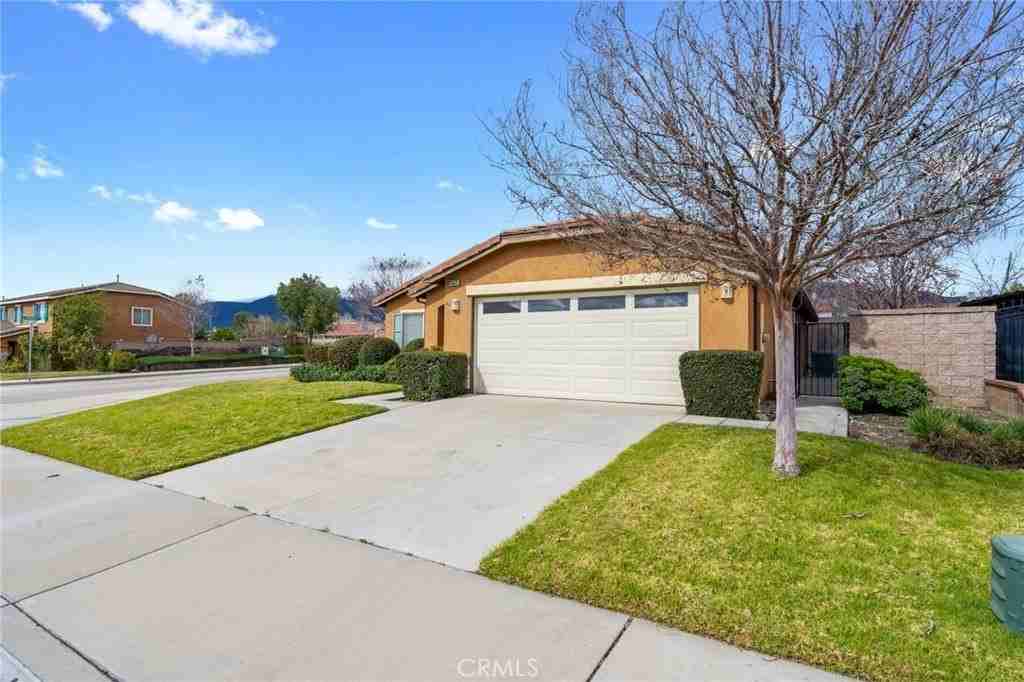 15372 Wood Duck St - Photo 3 of 32