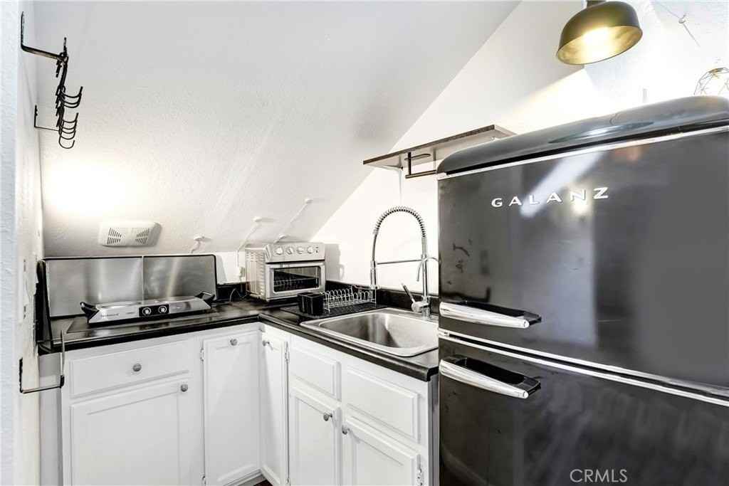 1148 West Blvd #B - Photo 5 of 12