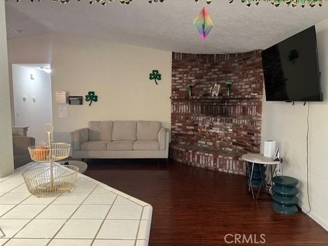 7653 Phelan Rd - Photo 6 of 27