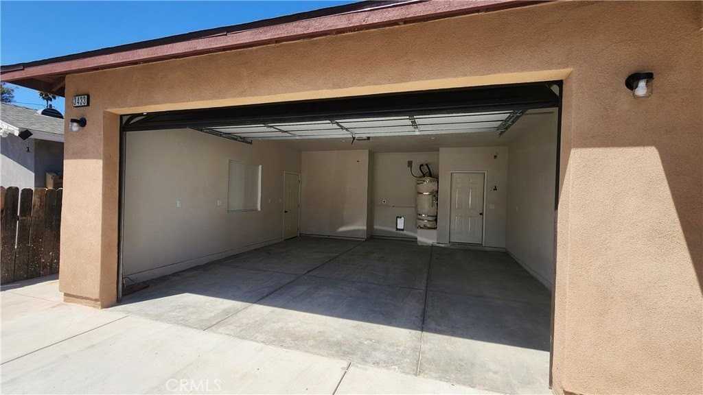 3433 Eucalyptus Avenue - Photo 2 of 38