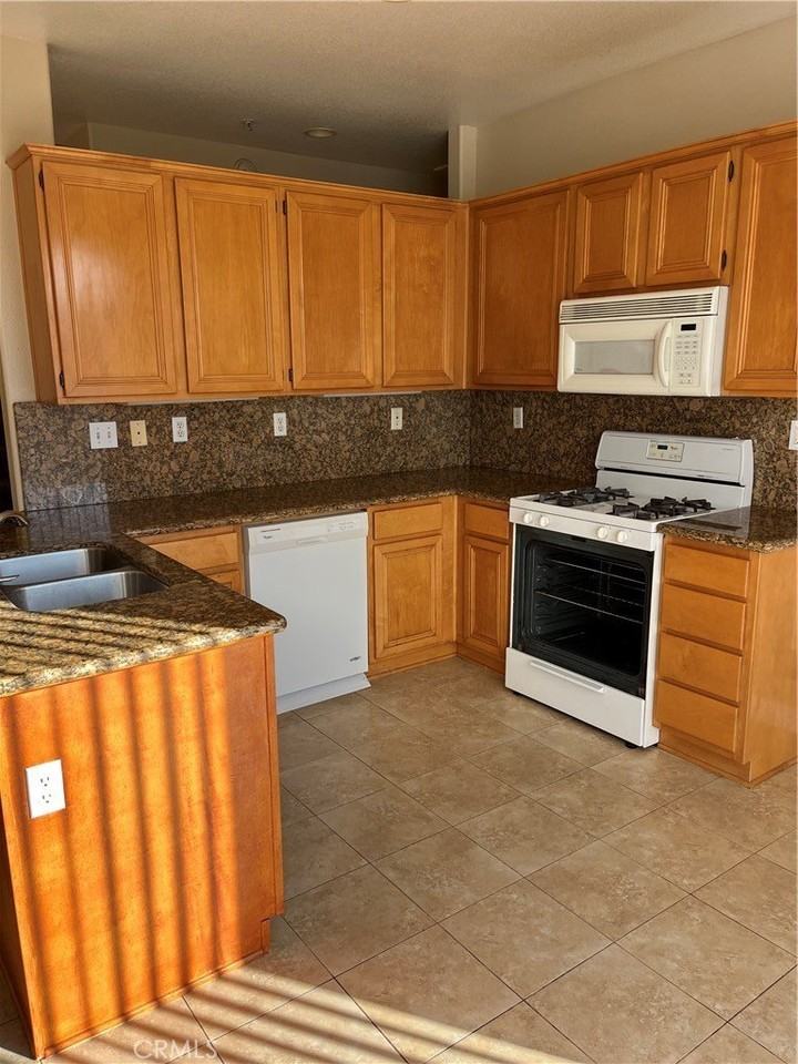 13536 Bunker Hill Pl - Photo 6 of 31