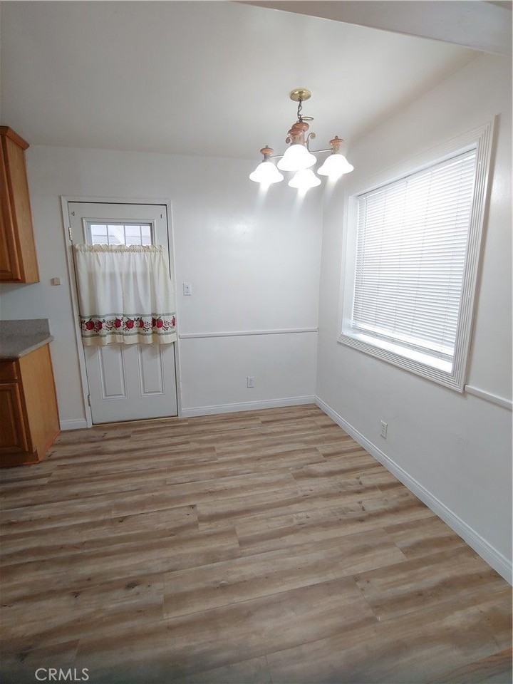 712 E Yale St - Photo 3 of 8