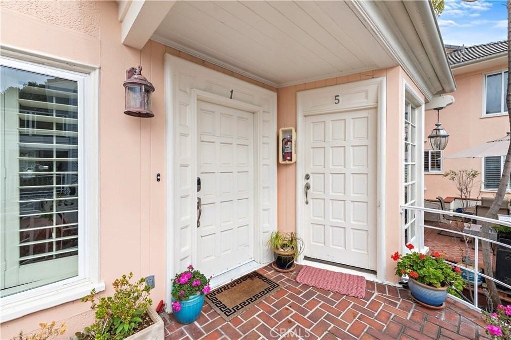 462 Cliff Drive #1 - Photo 2 of 33