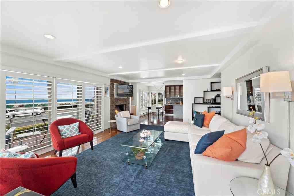 462 Cliff Drive #1 - Photo 3 of 33