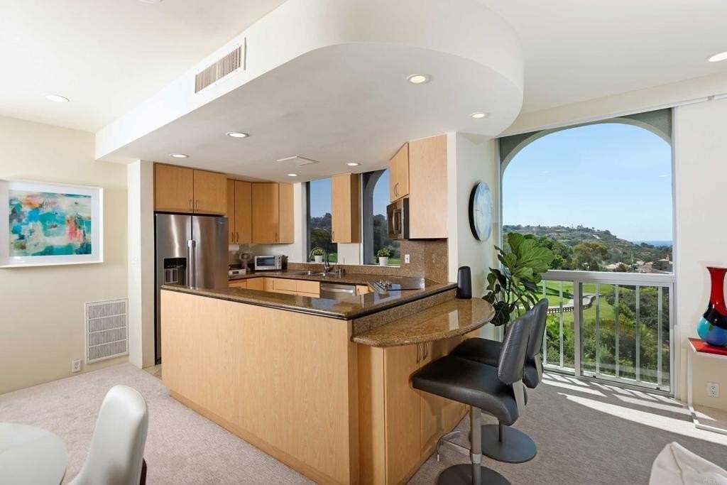 1001 Genter St #6J - Photo 3 of 21