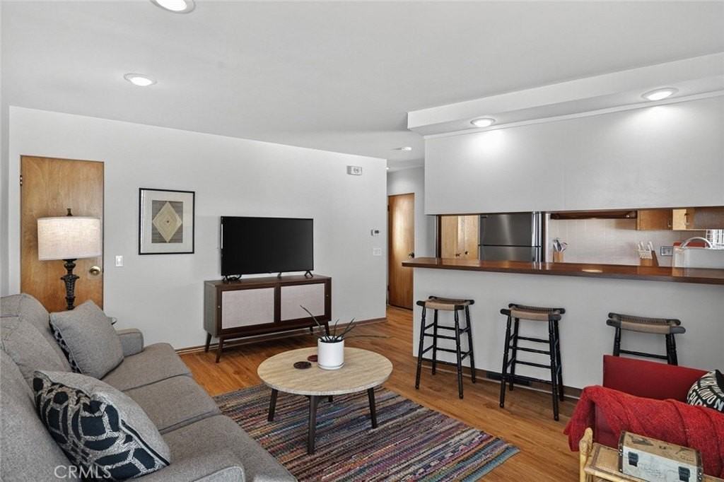 226 Garnet Ave - Photo 4 of 48