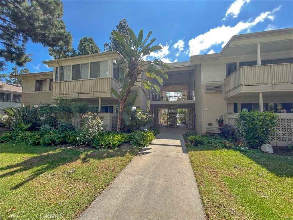 353 Avenida Sevilla - Photo 5 of 44