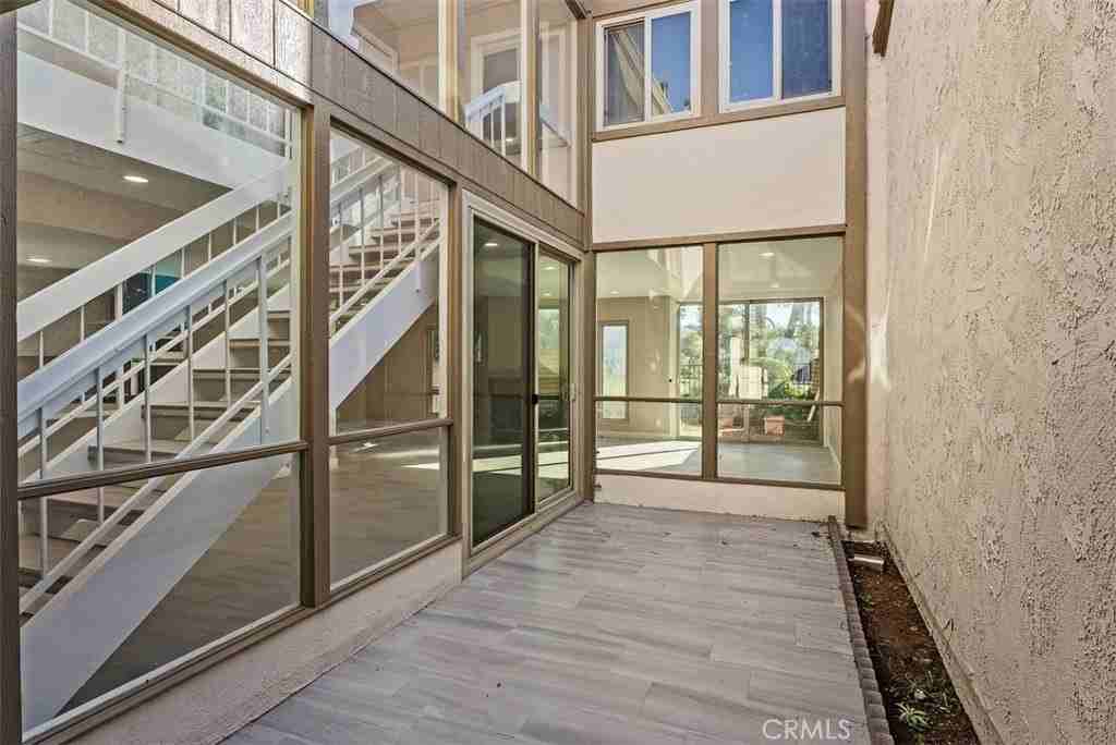 54 Oak Tree Ln - Photo 6 of 40