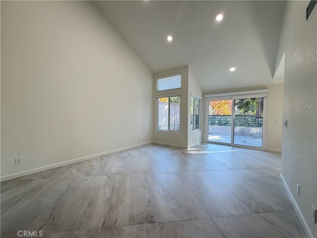 25032 Sanoria St - Photo 3 of 27