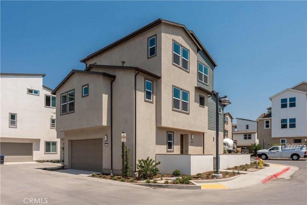 363 Proctor - Photo 4 of 46