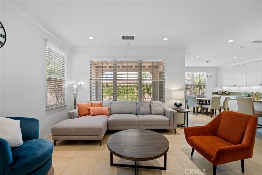 213 Cedarwood - Photo 4 of 36