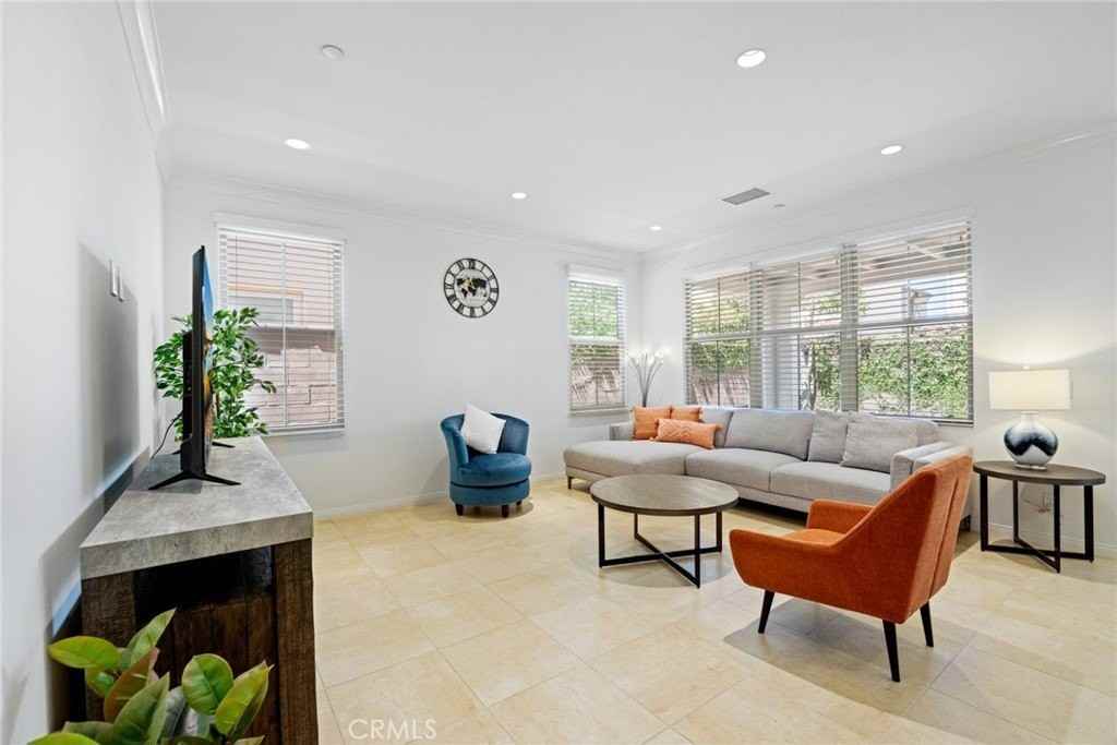 213 Cedarwood - Photo 5 of 36