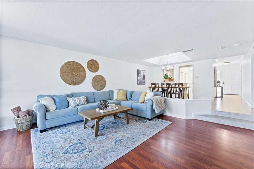 23454 Coso #175 - Photo 6 of 33