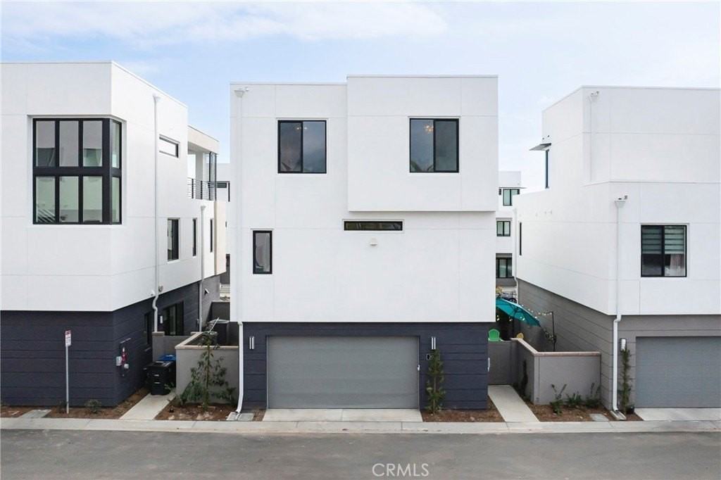 2053 Peebler Way - Photo 3 of 37