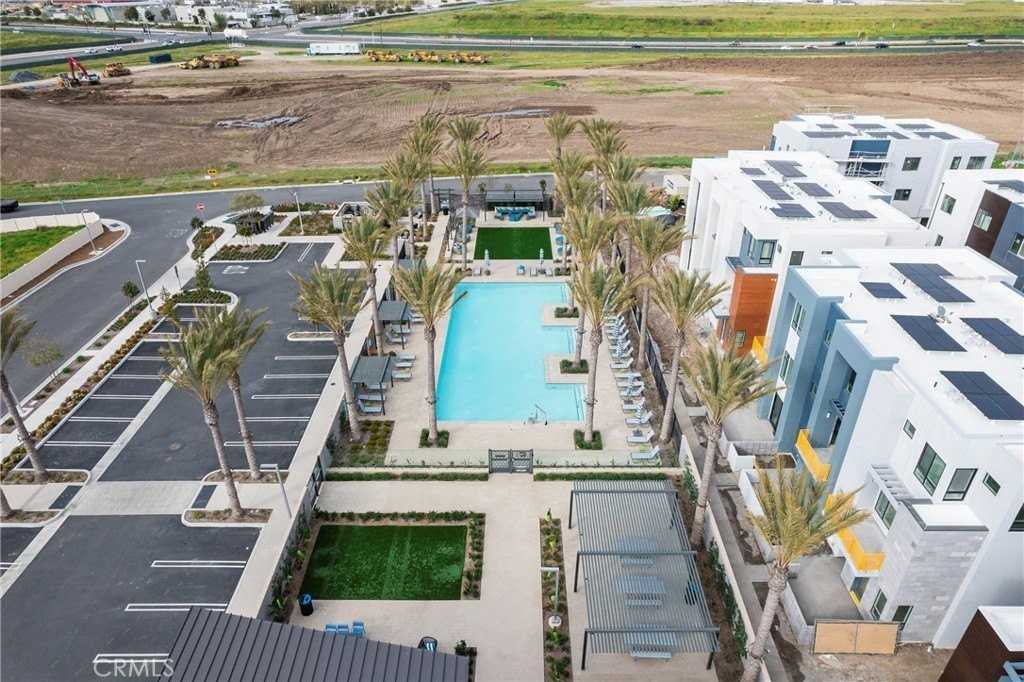 2053 Peebler Way - Photo 4 of 37