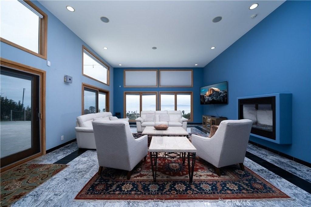 1733 Vallecito Dr - Photo 2 of 31