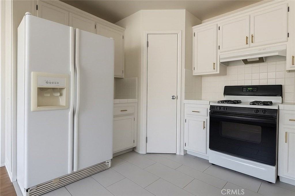 18619 Collins St #F29 - Photo 6 of 30