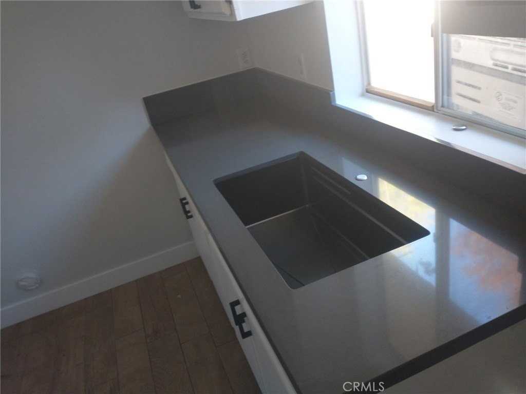 3049 Mulberry St - Photo 2 of 7