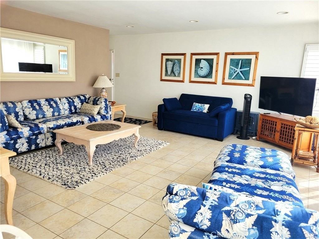 1319 Seal Way - Photo 3 of 18