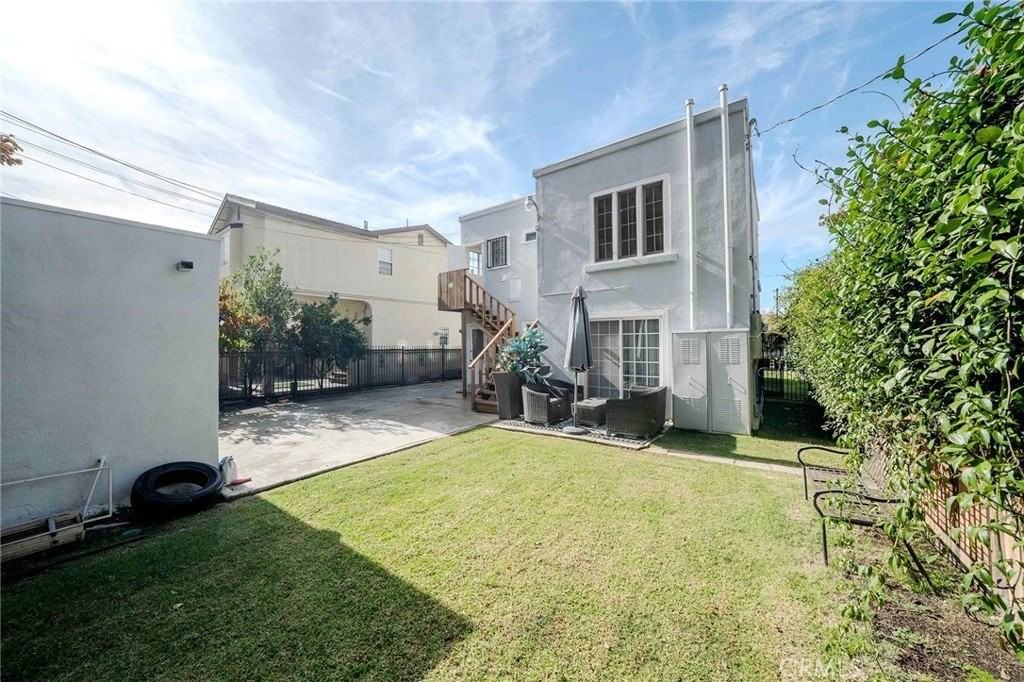 736 Gramercy Drive - Photo 4 of 17