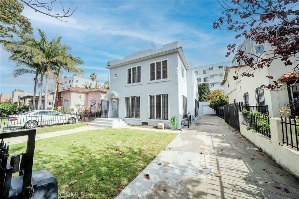 736 Gramercy Drive - Photo 5 of 17