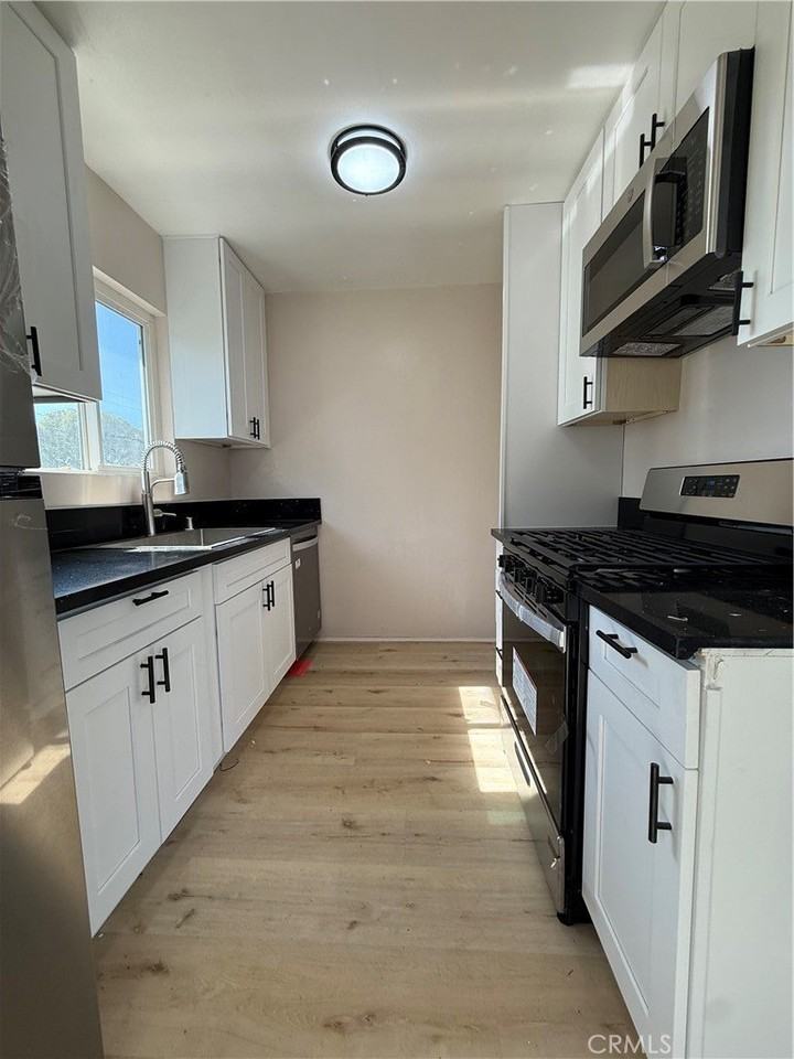 10018 Foster Rd #10020-1-2 - Photo 3 of 8