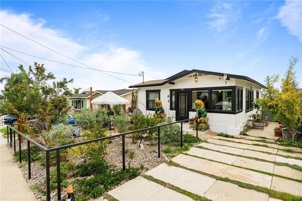 3436 S Kerckhoff Ave - Photo 2 of 18