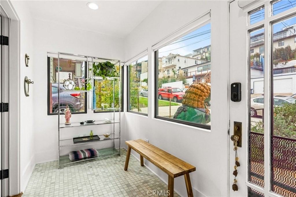 3436 S Kerckhoff Ave - Photo 5 of 18