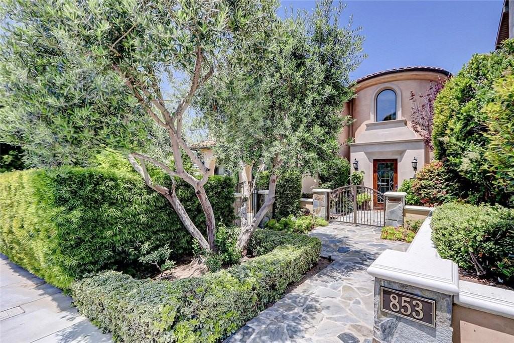 853 6th St - Photo 4 of 50