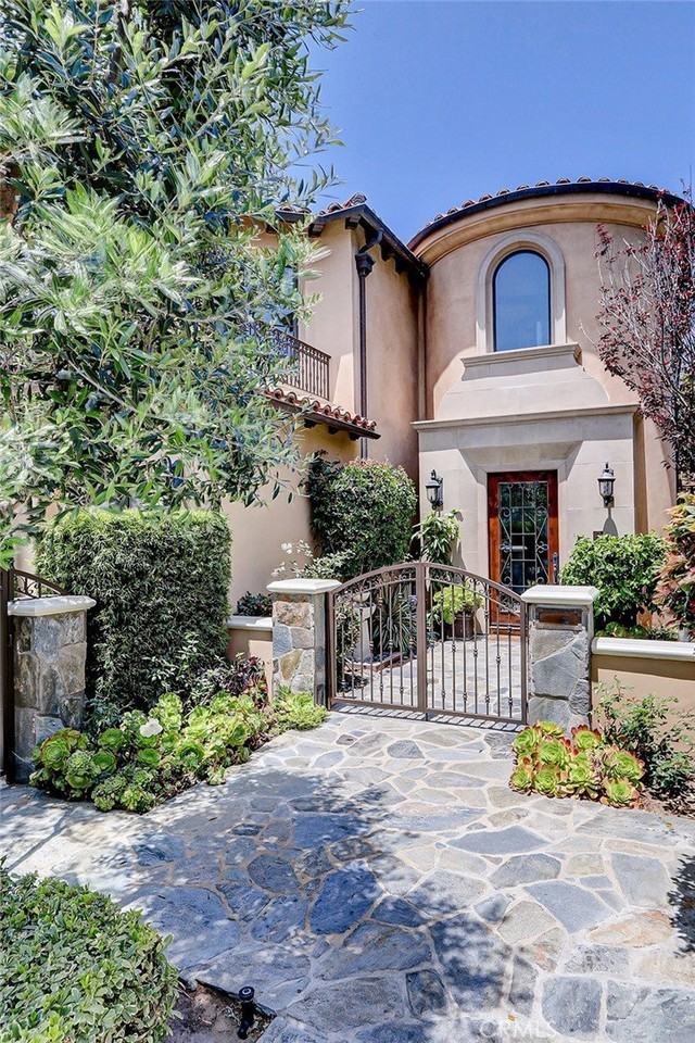 853 6th St - Photo 5 of 50