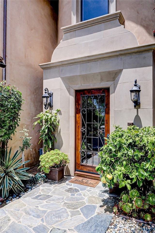 853 6th St - Photo 7 of 50