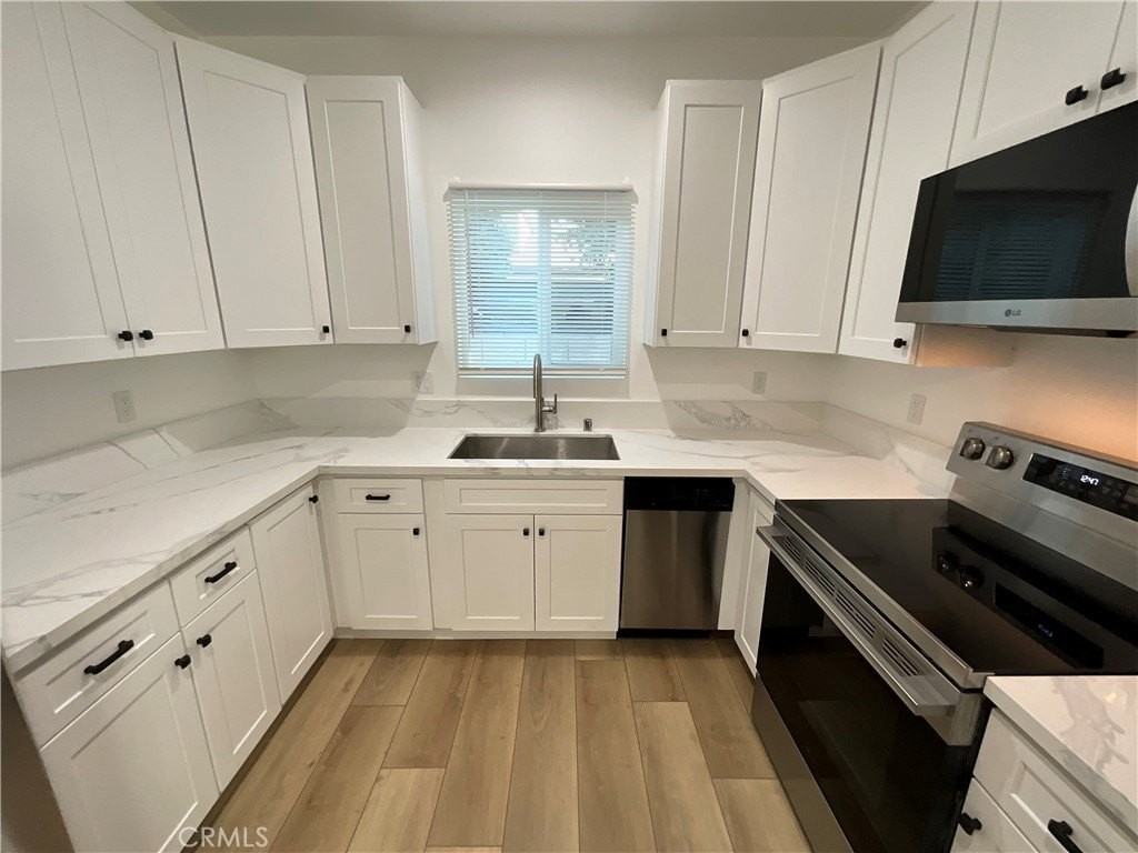 5952 Balcom Avenue - Photo 3 of 16