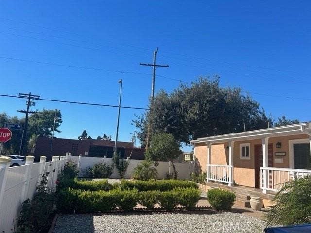 17257 Welby Way - Photo 3 of 32