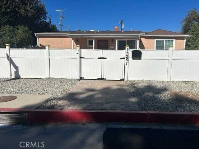 17257 Welby Way - Photo 4 of 32