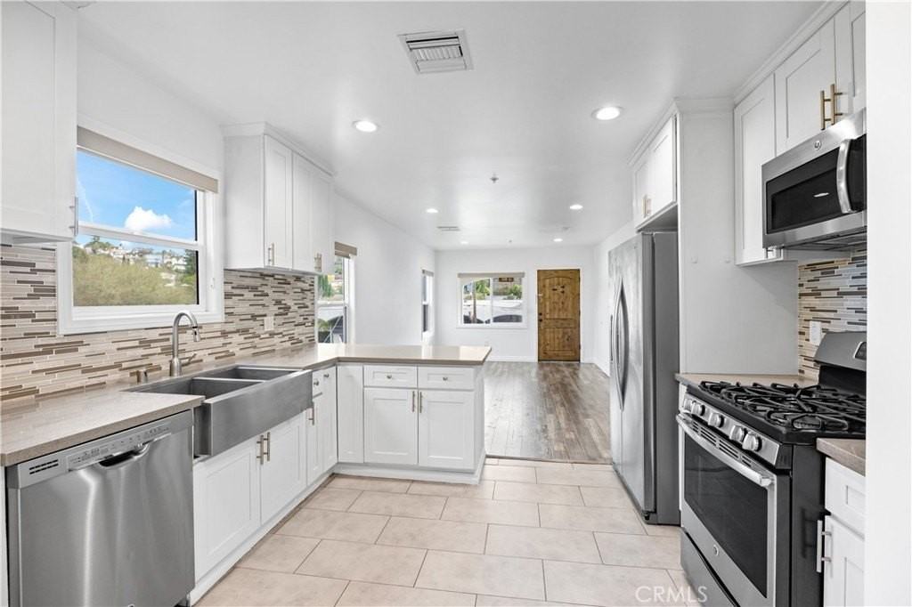 2211 Hyperion Ave - Photo 4 of 18