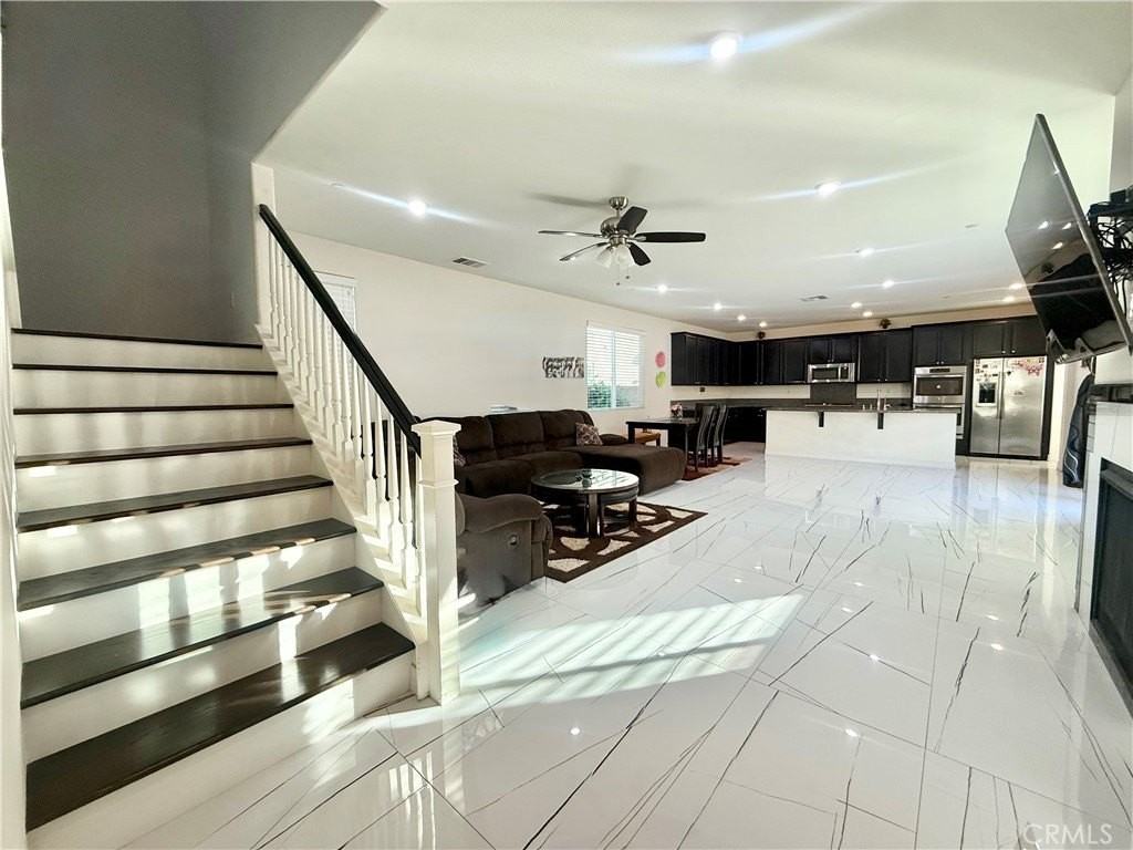 28635 Parkside Drive - Photo 5 of 35