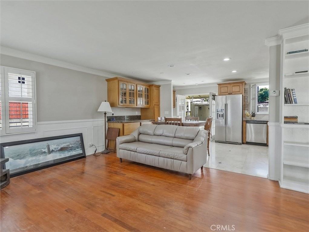 3826 S Burnside Ave - Photo 6 of 26