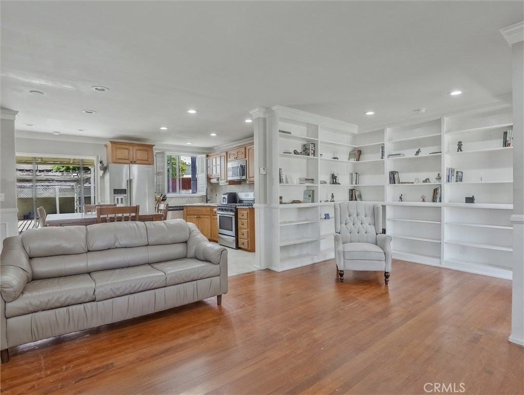 3826 S Burnside Ave - Photo 7 of 26