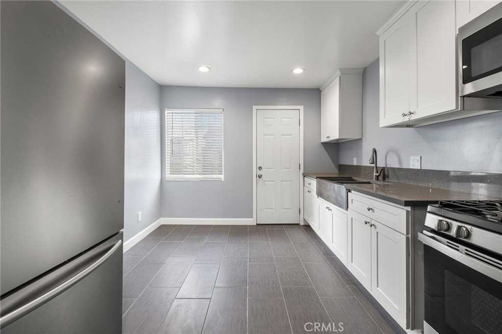 5339 Oakland St #1-4 - Photo 6 of 23