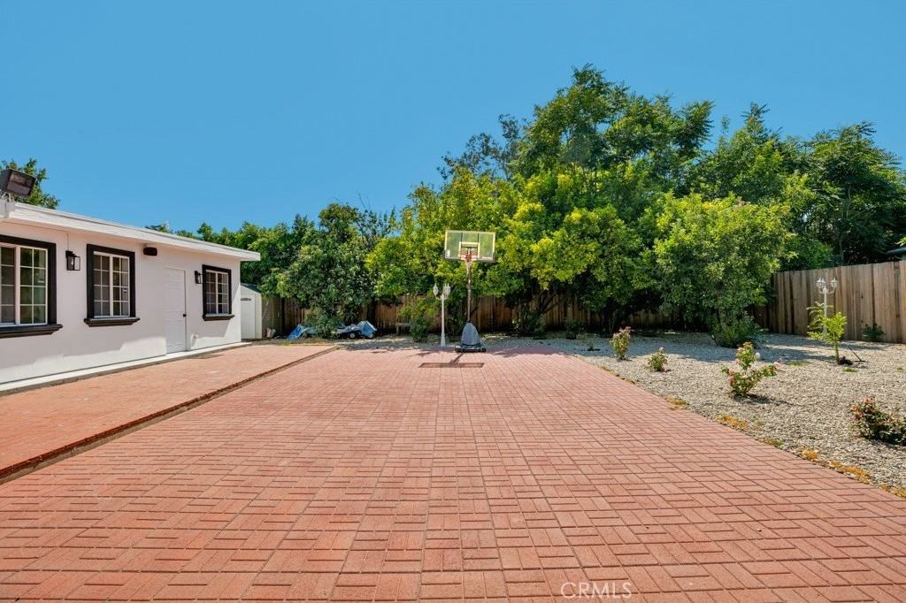 5719 Beckford Ave - Photo 3 of 50