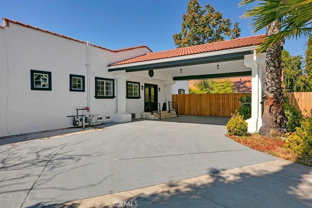 5719 Beckford Ave - Photo 6 of 50