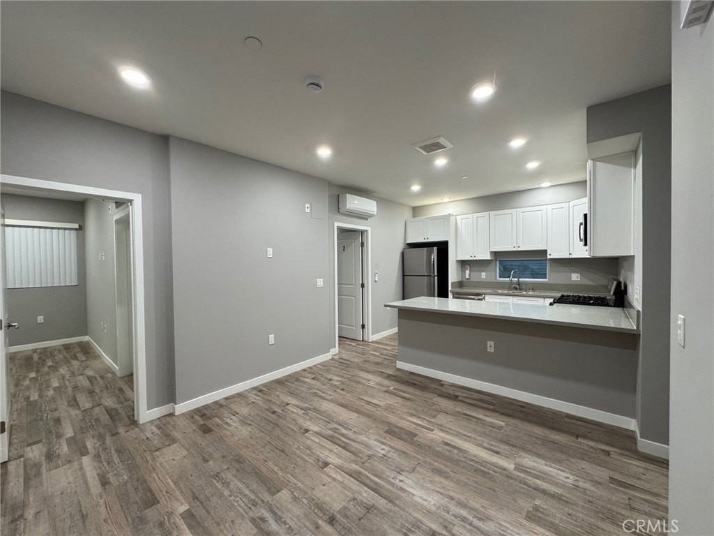 623 N Normandie Ave - Photo 3 of 23