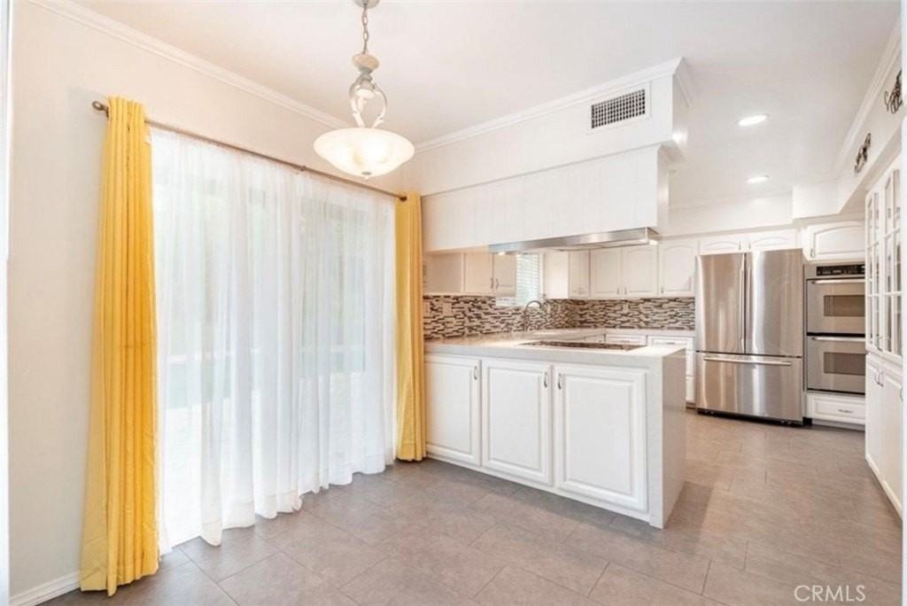 4532 Topanga Canyon Blvd - Photo 5 of 19