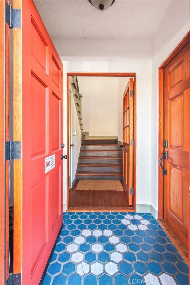 8246 W 4th St - Photo 3 of 38