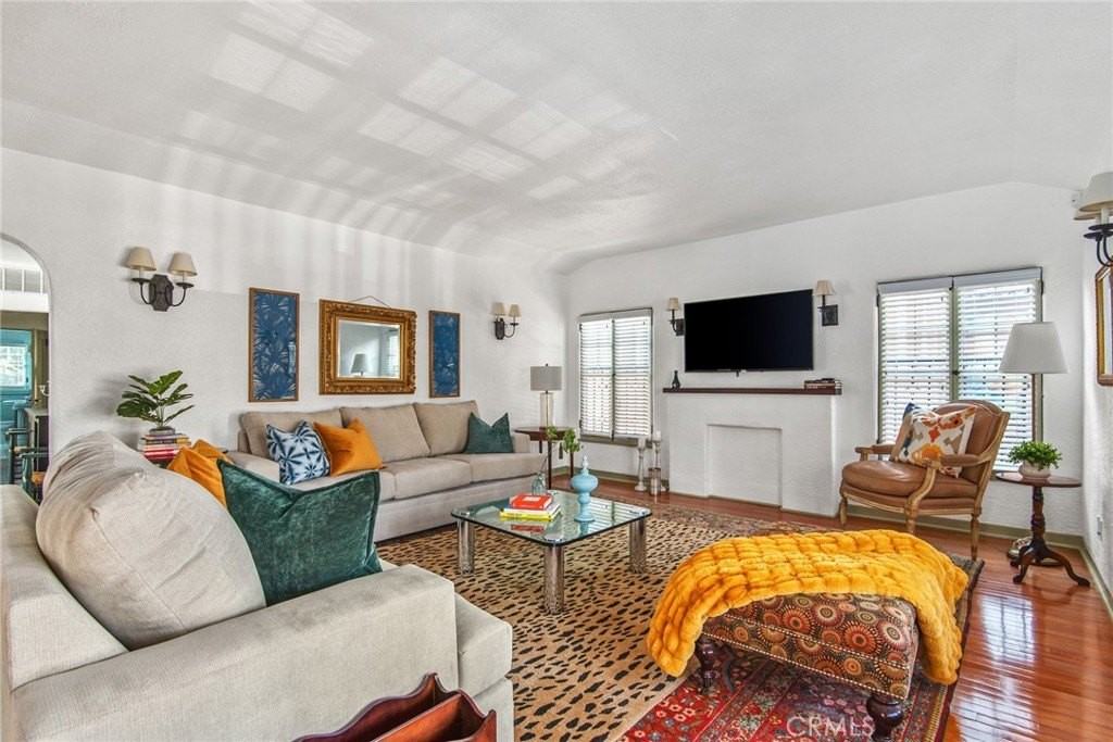 8246 W 4th St - Photo 4 of 38