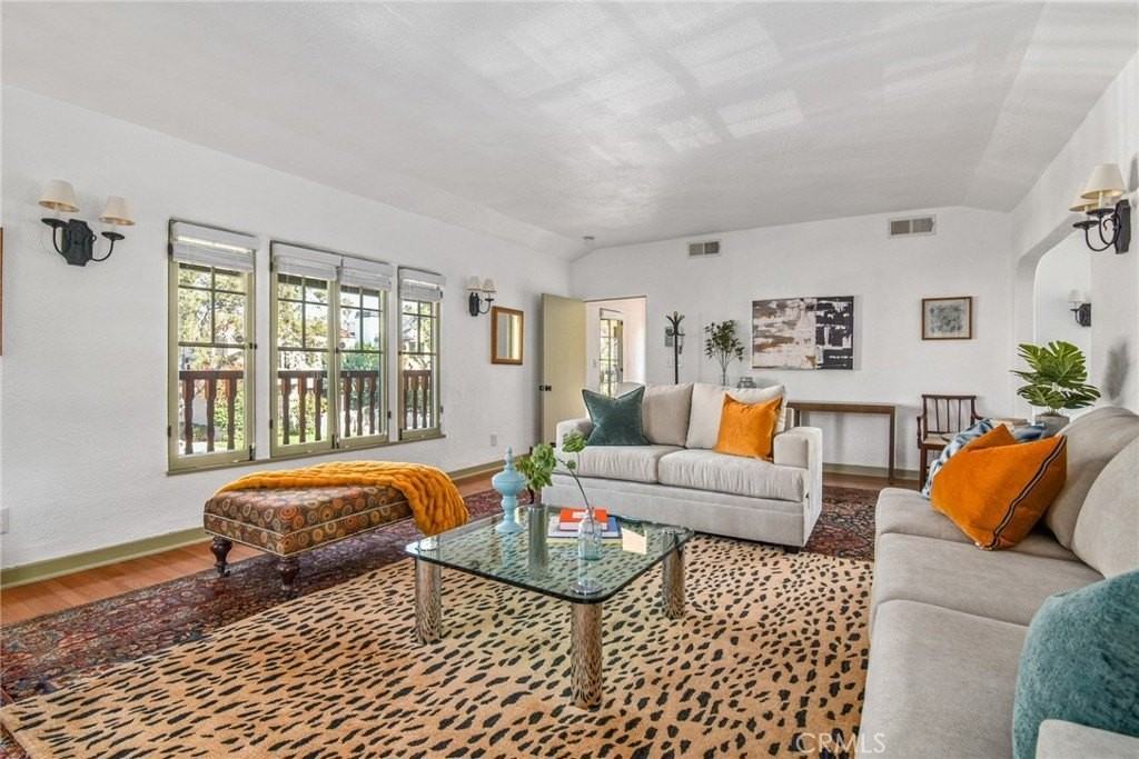 8246 W 4th St - Photo 5 of 38