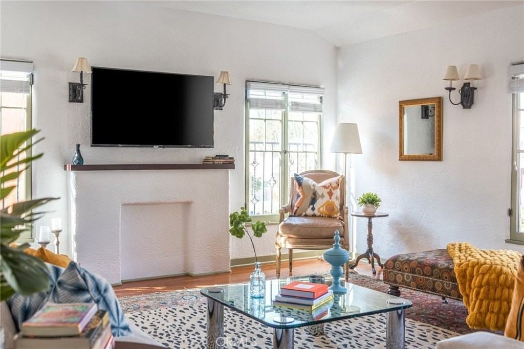 8246 W 4th St - Photo 6 of 38